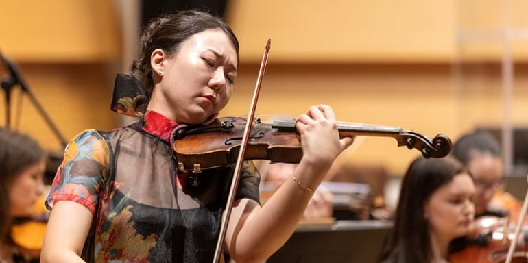 Violinist Haegee Chung performing